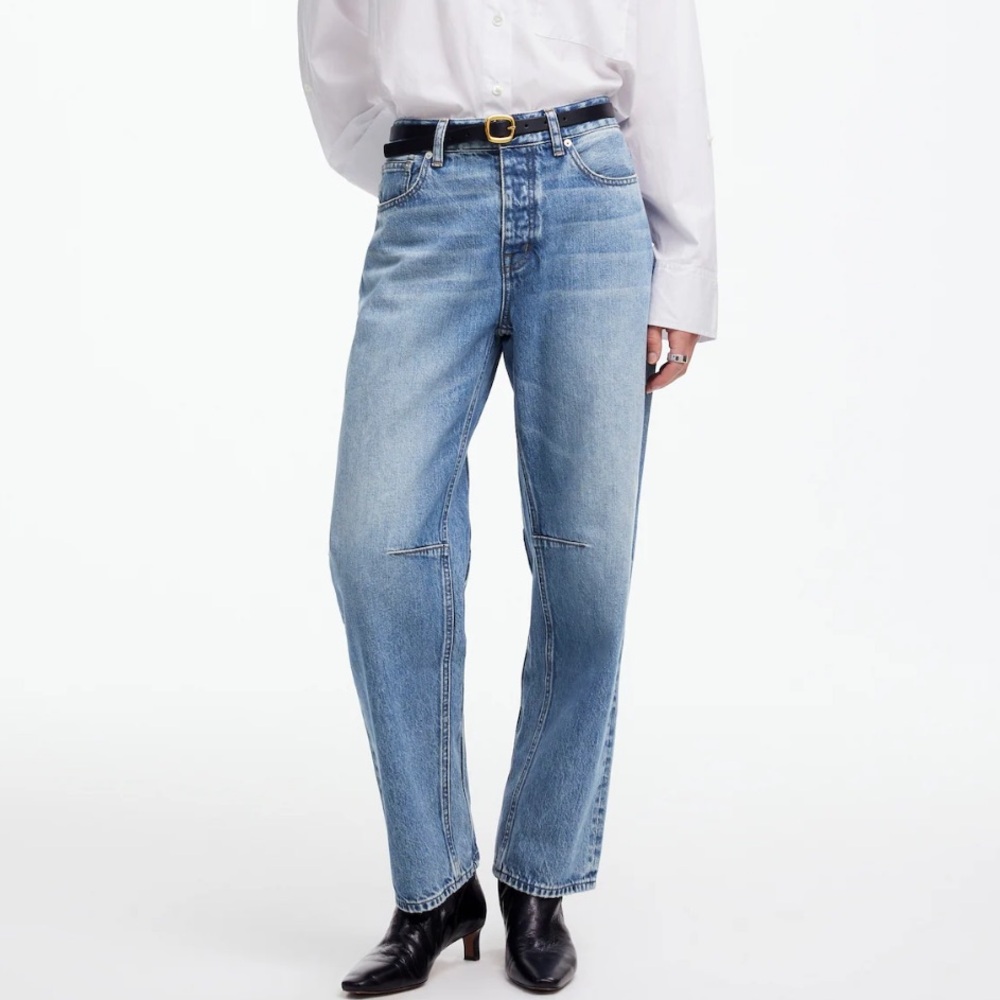 Madewell Darted Barrel-Leg Jeans in Dobbins Wash